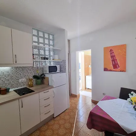 540a Vrboska